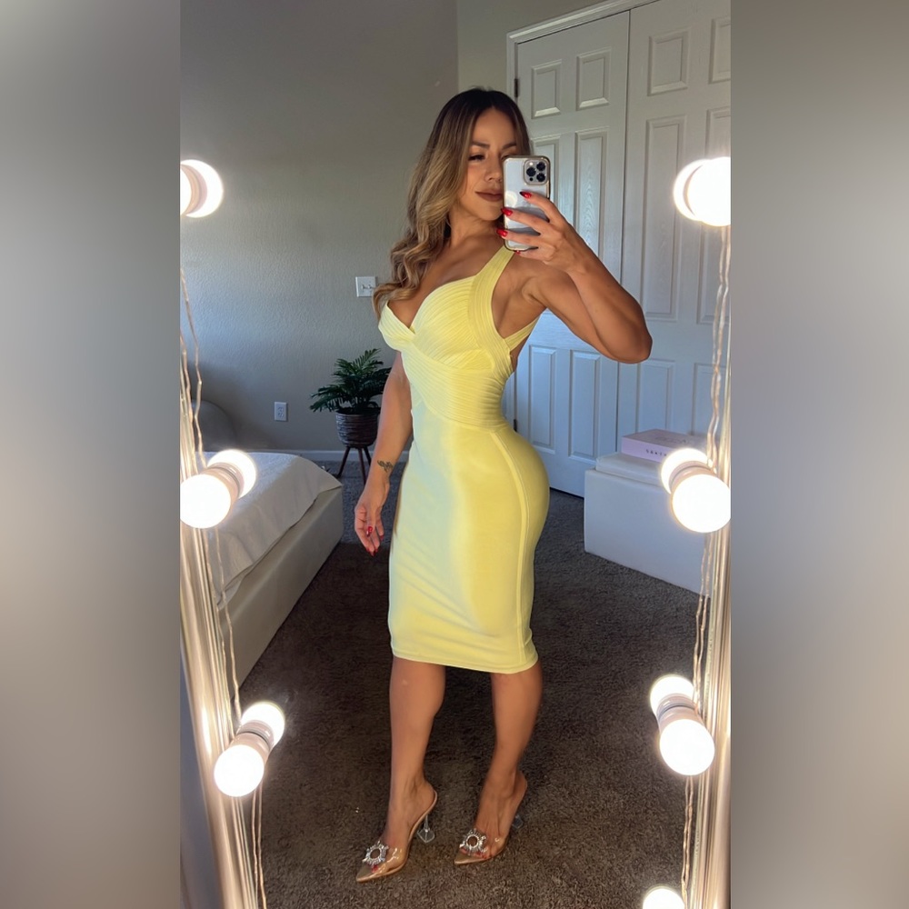 PALE LIME CROSS BUST BANDAGE DRESS.